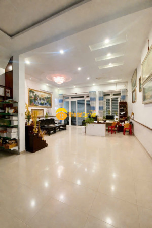 Nhà đẹp giá rẻ 3 tầng 6,216m đẹp chuẩn oto đỗ cửa ngay chơ thới an giá chỉ nhỉnh 6 tỷ.